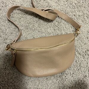 Elegant Tan Leather Crossbody Bag